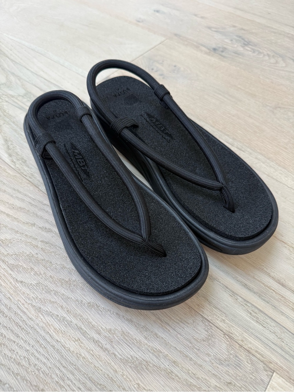 MBT Nuntaro, Black Thong Strap Flip Sandals Size 10